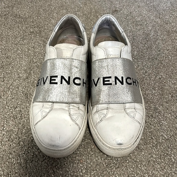 Givenchy Sneakers - Picture 2 of 5